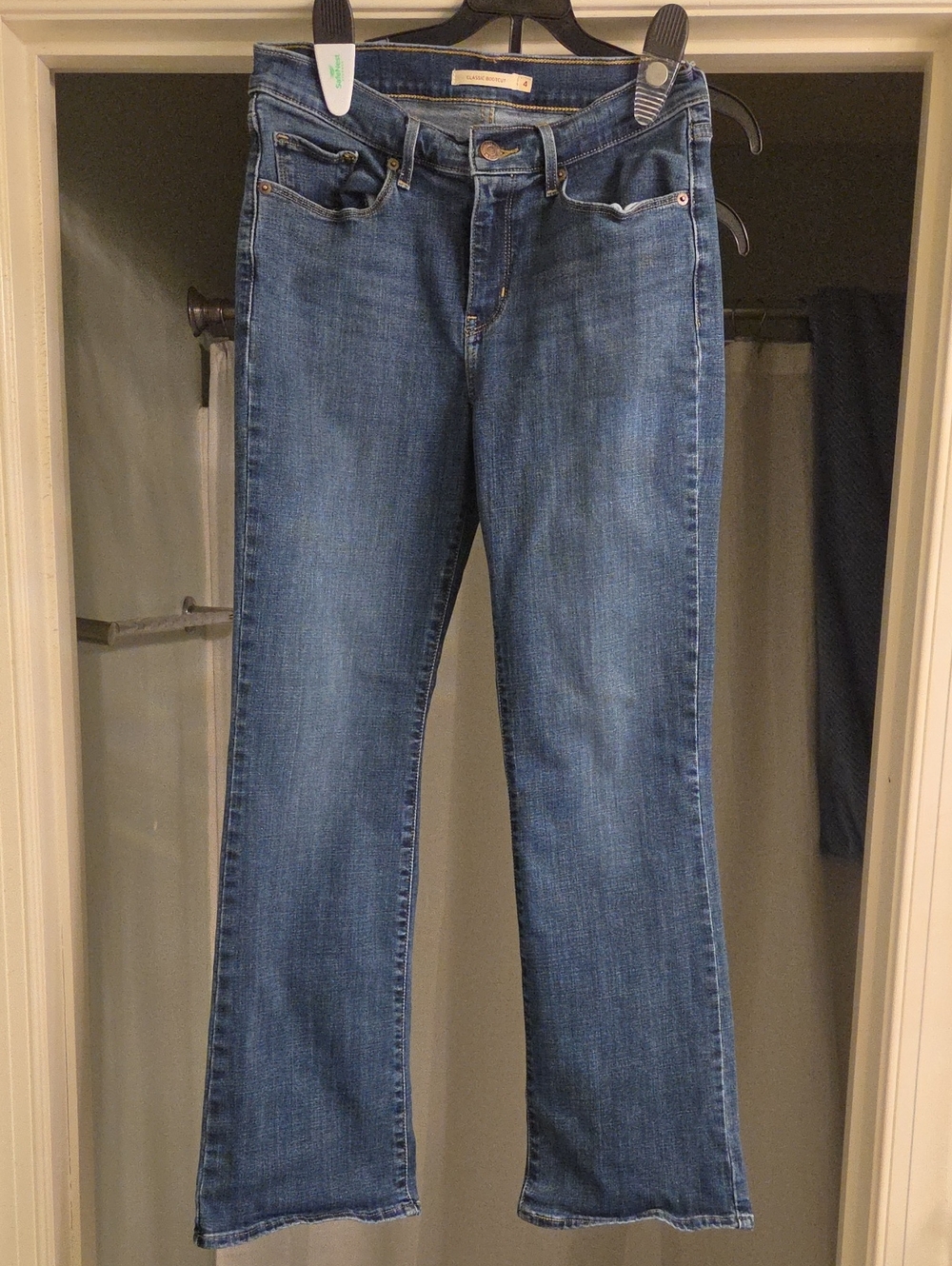 Classic Bootcut Women's Levi Jeans - Comfortable Everyday Fit
